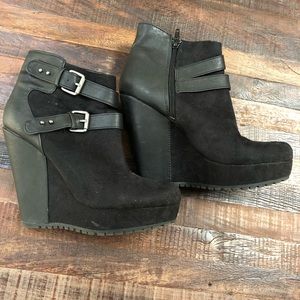 Black wedge boots
